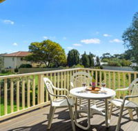 22 Broadbeach Drive - Hotel Accommodation