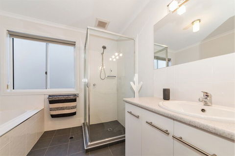 Dune At Carrickalinga 22 Taronga Crescent - Hotel Accommodation 6