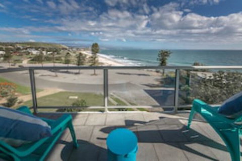 King Of North Bay 103 Gold Coast Drive - Hotel Accommodation 0