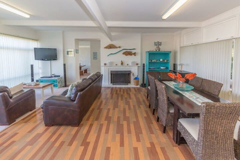 King Of North Bay 103 Gold Coast Drive - Hotel Accommodation 2