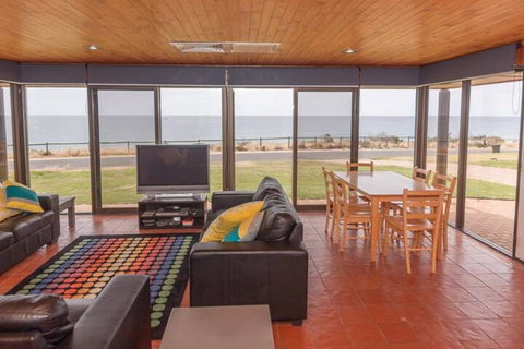 Gold Coast Views 10 Gold Coast Drive - Hotel Accommodation 3