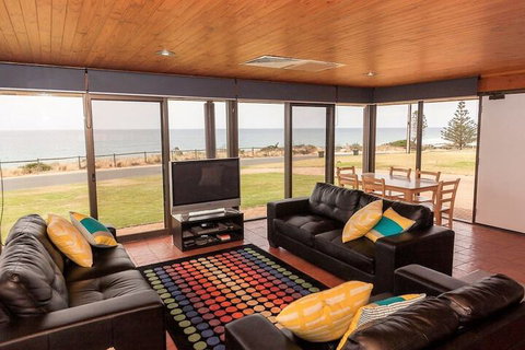 Gold Coast Views 10 Gold Coast Drive - Hotel Accommodation 2