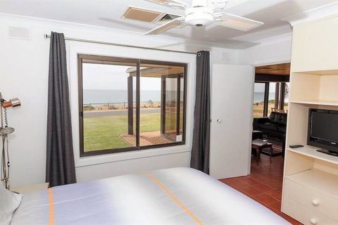 Gold Coast Views 10 Gold Coast Drive - Hotel Accommodation 7