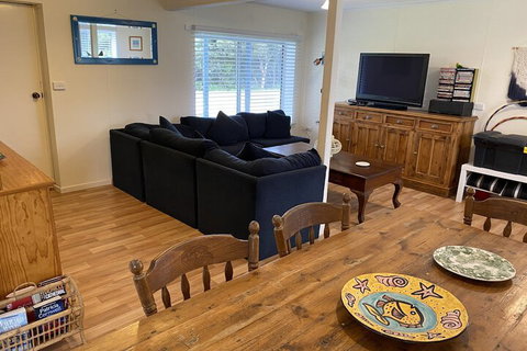 Carrickalinga Seahaven: Coastal Escape 4brm 29 Riverview Drive - Hotel Accommodation 4