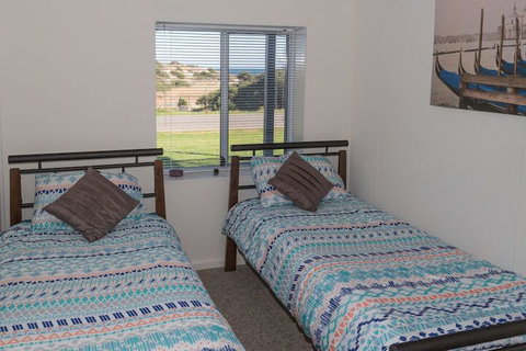 Carrickalinga Seahaven: Coastal Escape 4brm 29 Riverview Drive - Hotel Accommodation 5