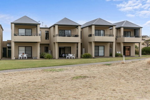 Front 9 Then Dine 3 / 61 St. Andrews Boulevard - Hotel Accommodation 5