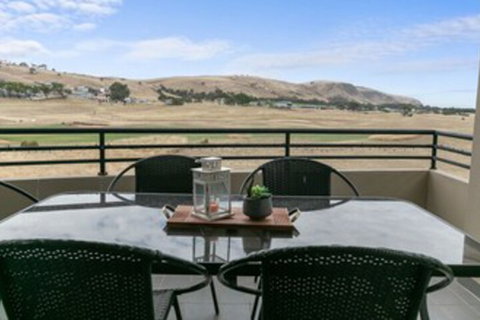 Front 9 Then Dine 3 / 61 St. Andrews Boulevard - Hotel Accommodation 0