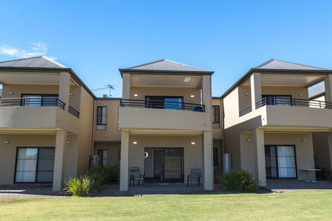 Front 9 Then Dine 3 / 61 St. Andrews Boulevard - Hotel Accommodation 2