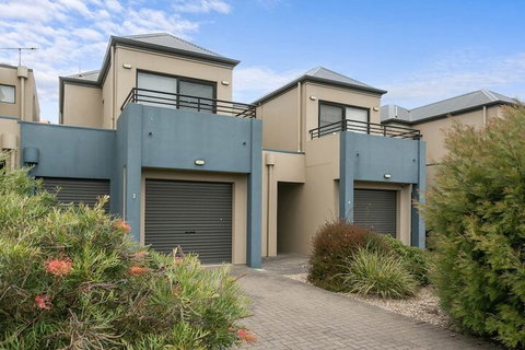 Front 9 Then Dine 3 / 61 St. Andrews Boulevard - Hotel Accommodation 1