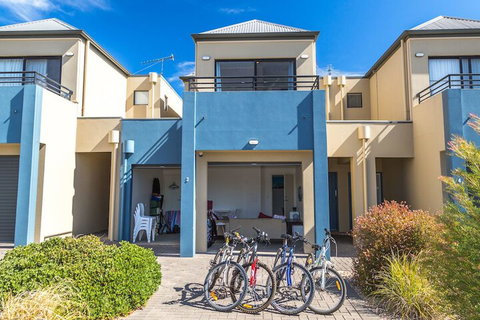 Front 9 Then Dine 3 / 61 St. Andrews Boulevard - Hotel Accommodation 3