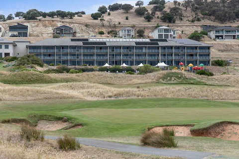 Front 9 Then Dine 3 / 61 St. Andrews Boulevard - Hotel Accommodation 4