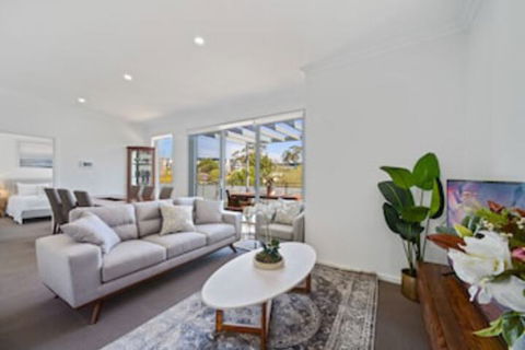 HomeHotel Luxurious 3 Bedrooms - Hotel Accommodation 0