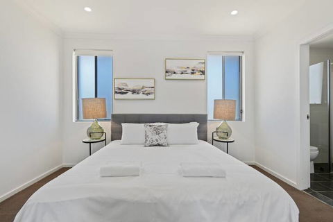 HomeHotel Luxurious 3 Bedrooms - Hotel Accommodation 2