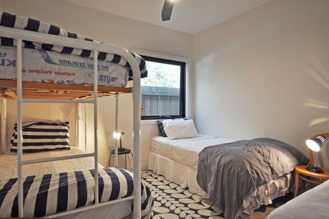 Armstrongs Close TO Beach - Hotel Accommodation 5
