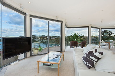 STUNNING MANLY VIEWS - Hotel Accommodation 0