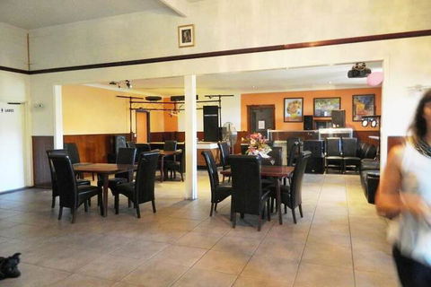 Carlon's Hotel - Hotel Accommodation 4