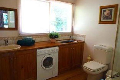 Australian Home Away At Eltham Venn Cottage - Hotel Accommodation 0