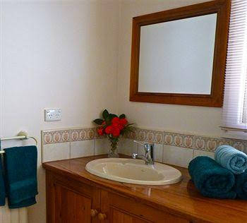 Australian Home Away At Eltham Venn Cottage - Hotel Accommodation 3