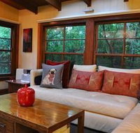 Acorn  Chestnut Hepburn Springs - Hotel Accommodation