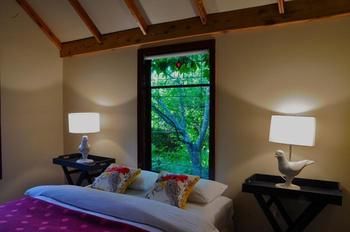 Acorn & Chestnut Hepburn Springs - Hotel Accommodation 3