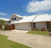 60 Beachway Parade Marcoola 500 BOND Linen supplied - Hotel Accommodation