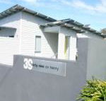 Stylish Holiday Unit - Hotel Accommodation