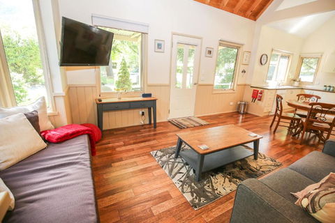 Alpine Arnica Cottage 1 - Hotel Accommodation 5