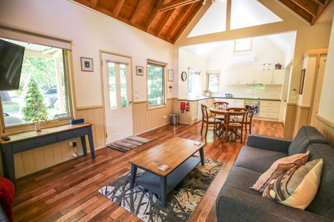 Alpine Arnica Cottage 1 - Hotel Accommodation 1
