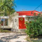 A SWEET ESCAPE Beachcombers Cottage Beachfront - Hotel Accommodation 0