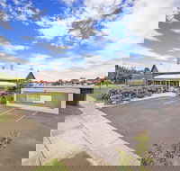 Hamilton Lakeside Motel - Hotel Accommodation