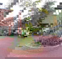 Cleveland Visitor Villas Motel - Hotel Accommodation