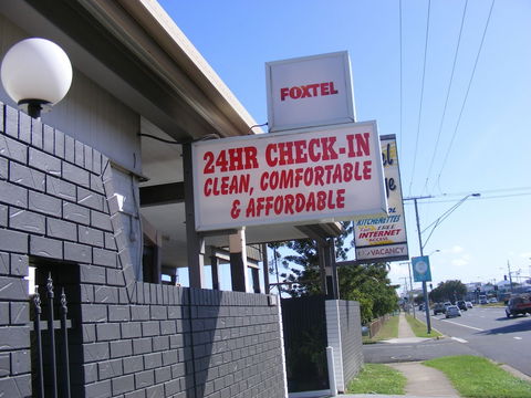 Motel Lodge - Hotel Accommodation 0