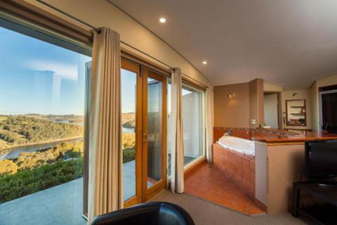 Eagle View Escape - Hotel Accommodation 2