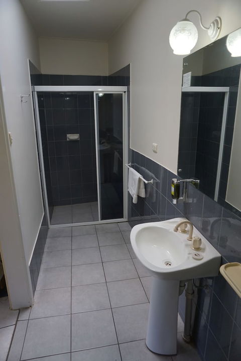 Jacksons Motor Inn - Hotel Accommodation 4