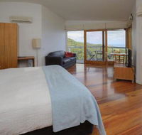 Chriss Beacon Point Restaurant  Villas - Hotel Accommodation