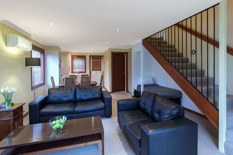 Best Western Colonial Village Motel - Hotel Accommodation 4