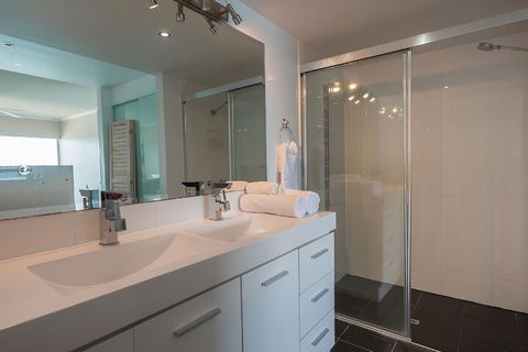 Pacific Plaza Apartments - Hotel Accommodation 6