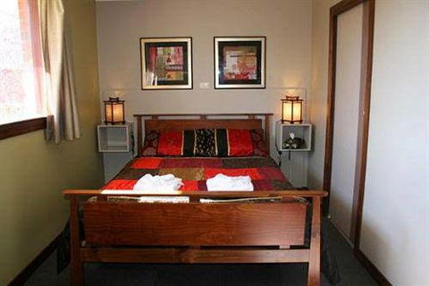 Golden Embers Apartments - Hotel Accommodation 3