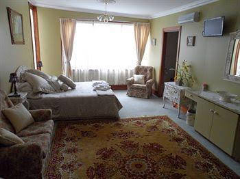 Golden Embers Apartments - Hotel Accommodation 0