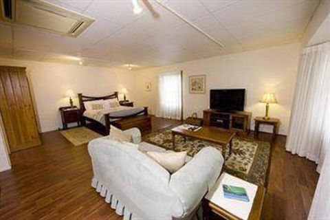Montville Attic - Hotel Accommodation 4