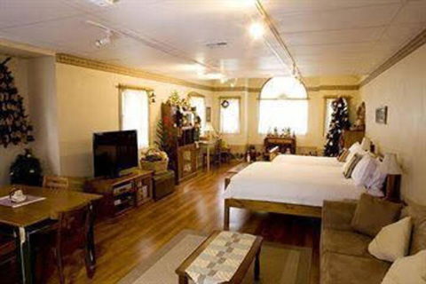 Montville Attic - Hotel Accommodation 2