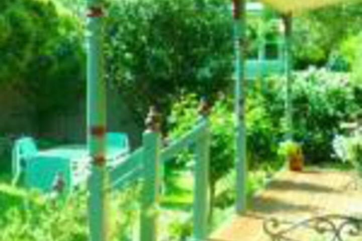 Dixie VIC Hotel Accommodation