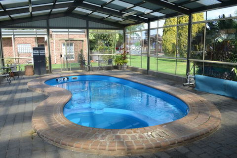 Arkana Motor Inn & Terrace Apartments - Hotel Accommodation 5