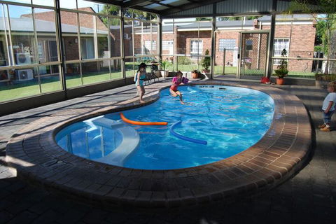 Arkana Motor Inn & Terrace Apartments - Hotel Accommodation 6