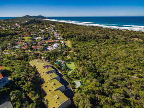 The Oasis Apartments And Treetop Houses - Hotel Accommodation 1