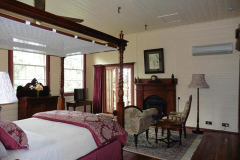 The Old School Bed & Breakfast - Hotel Accommodation 2