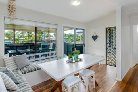 Finlays Retreat Pet Friendly House Yamba - Hotel Accommodation 0