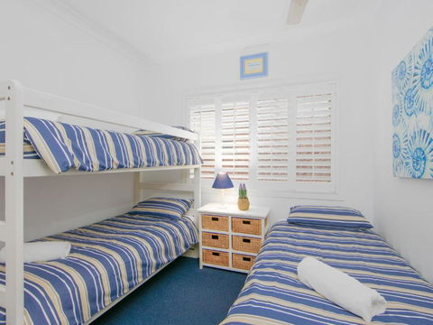 Avalon 1 Overlooking Beautiful Convent Beach - Hotel Accommodation 2