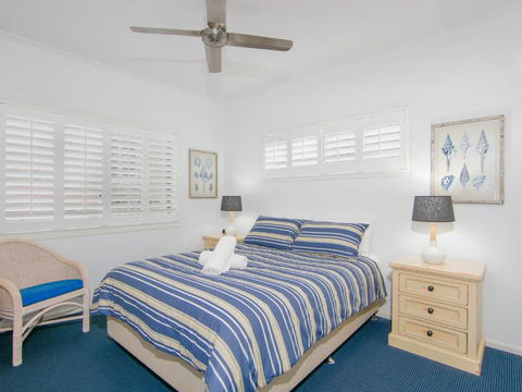Avalon 1 Overlooking Beautiful Convent Beach - Hotel Accommodation 1