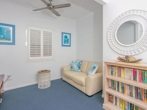 Avalon 1 Overlooking Beautiful Convent Beach - Hotel Accommodation 6